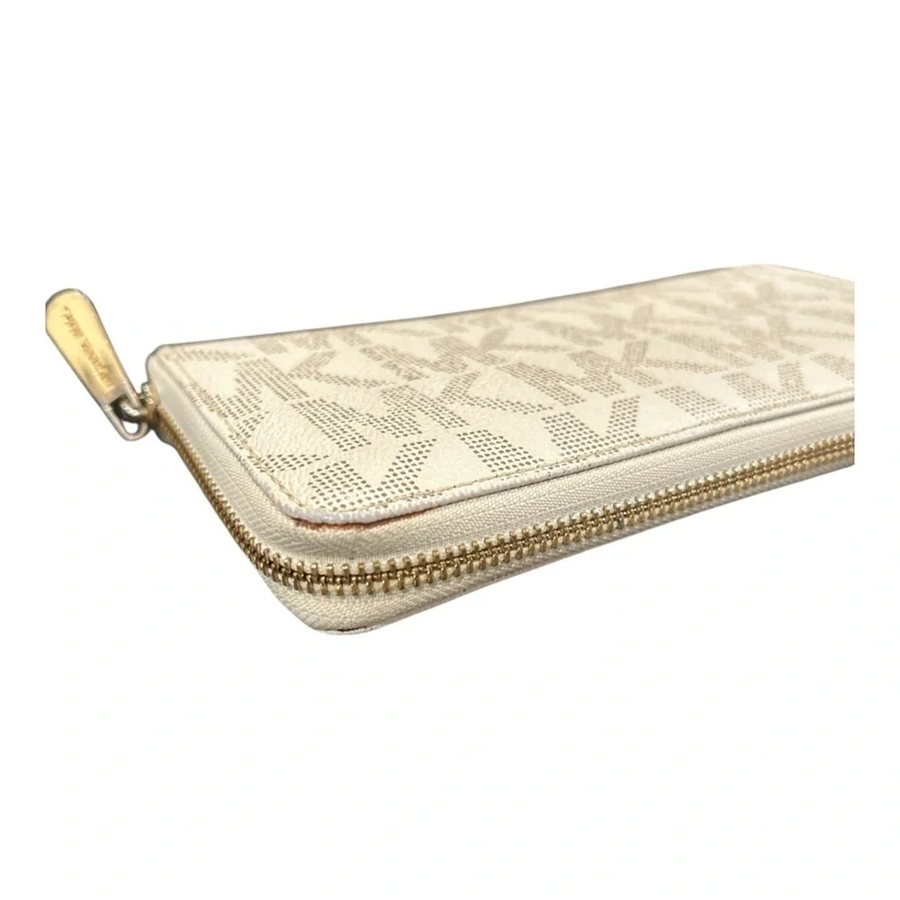 Michael Kors Jet Set Item Vanilla Zip Around Continental Wallet Vanilla